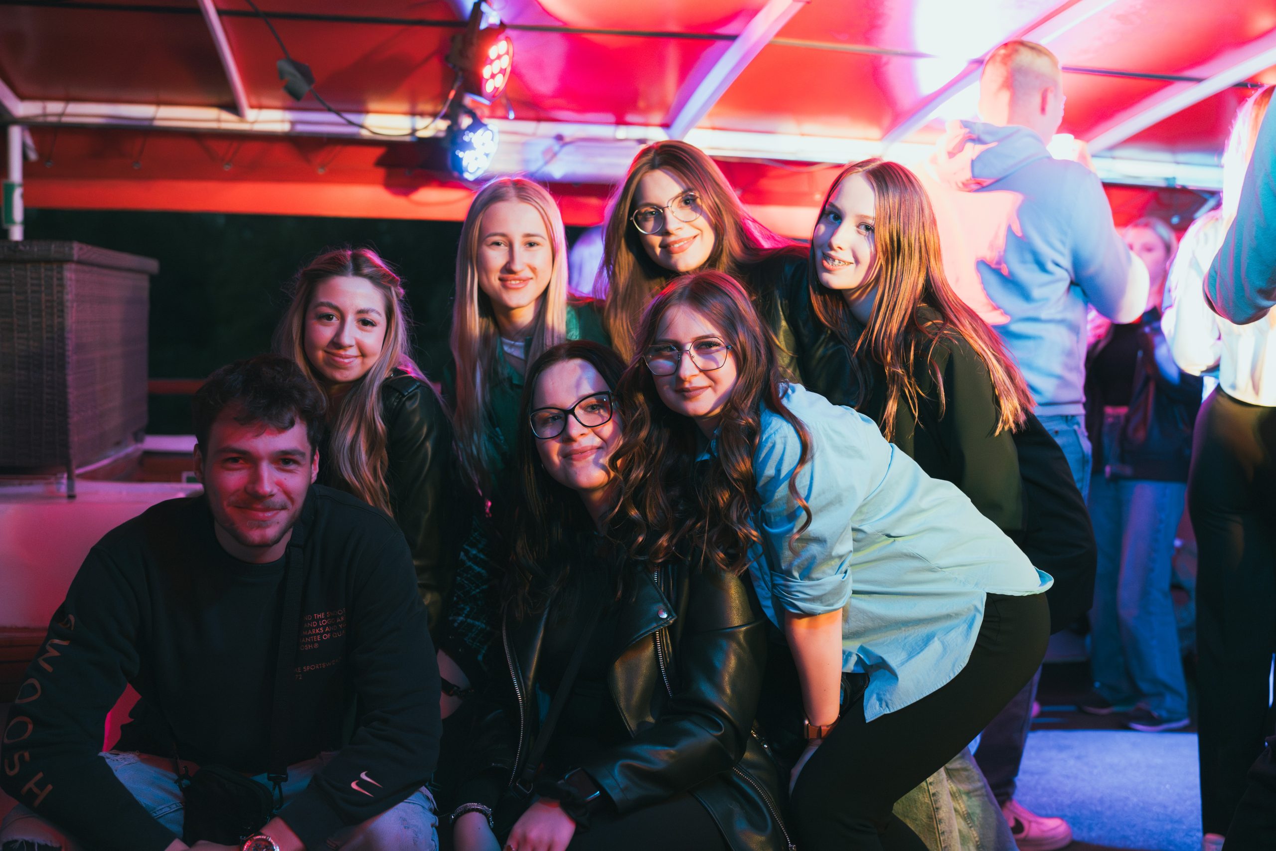 Zdjęcie uczestniczki z grą planszową